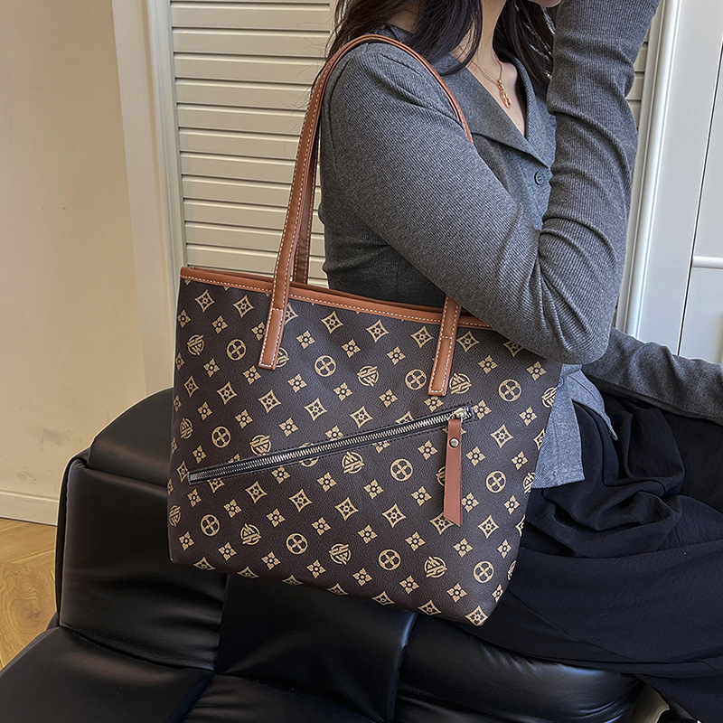 Underarm Bag for Women, Retro Design, Large-Capacity Tote Bag, Fashionable and Versatile Niche Handbag Underarm Bag for Women, Retro Design, Large-Capacity Tote Bag, Fashionable and Versatile Niche Handbag
