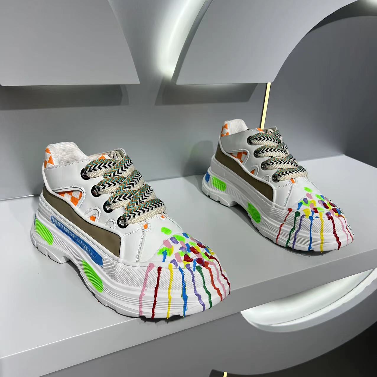 Casual Sneakers For Men With Personalized Graffiti Design_voghion.com