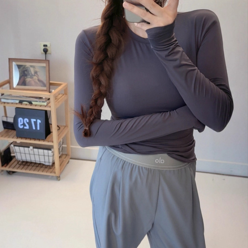 High-End Kardashian Skims Fits Everybody Lightweight Long-Sleeve Crew Neck T-Shirt Sun Protection Top with Stretch