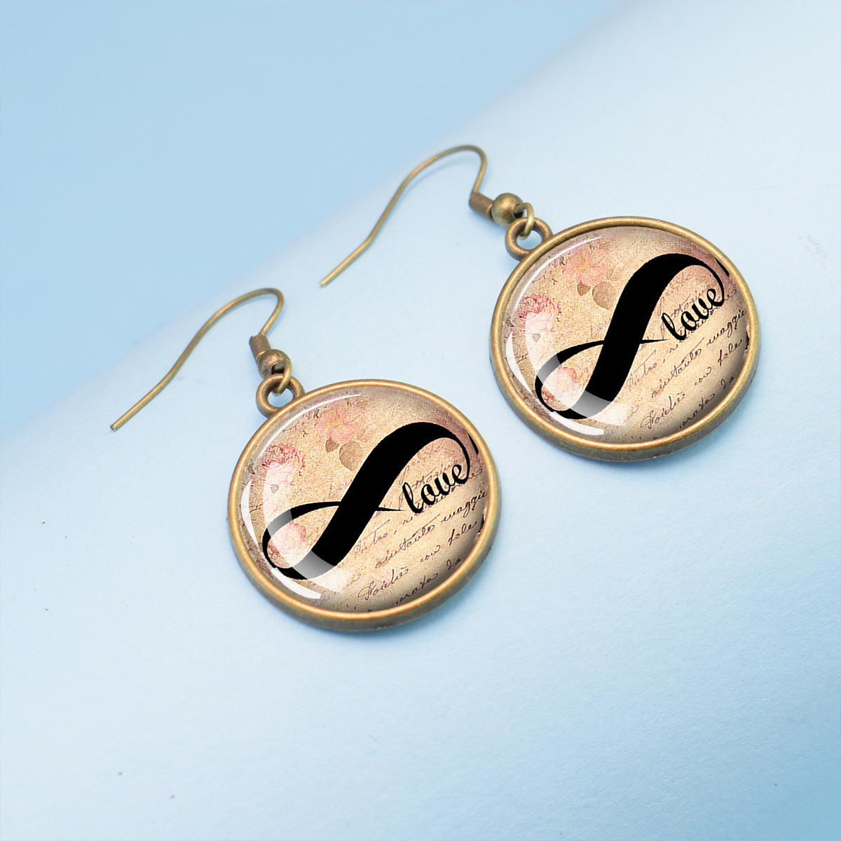 Personalidad Inglés Kiss me Pendientes de metal Novia Amor amonestación Joyas de amor Pendientes de gema de vidrio Transfronterizo