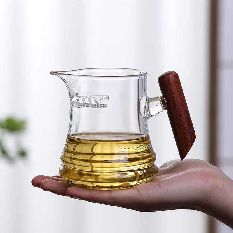 Heat-resistant glass fair cup integrated filter teacup with wooden handle crescent-shaped cup tea set tea divider green tea cup