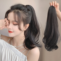 かつらのお下げは馬尾の女性のファッションの大きい波のショートヘアを挟みます。
