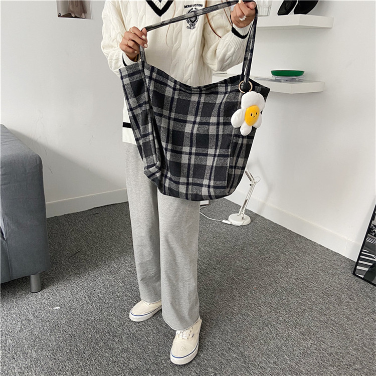 0981 Simple ins checkered woolen single-shoulder bag, hand-held cloth bag, student large-capacity shopping bag, laid-back style women's bag undefined