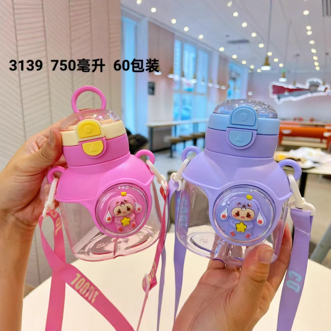 Yitong dibujos animados taza de agua para niños taza de paja correa de respaldo taza de plástico portátil linda niña taza de vientre grande taza de té de gran capacidad