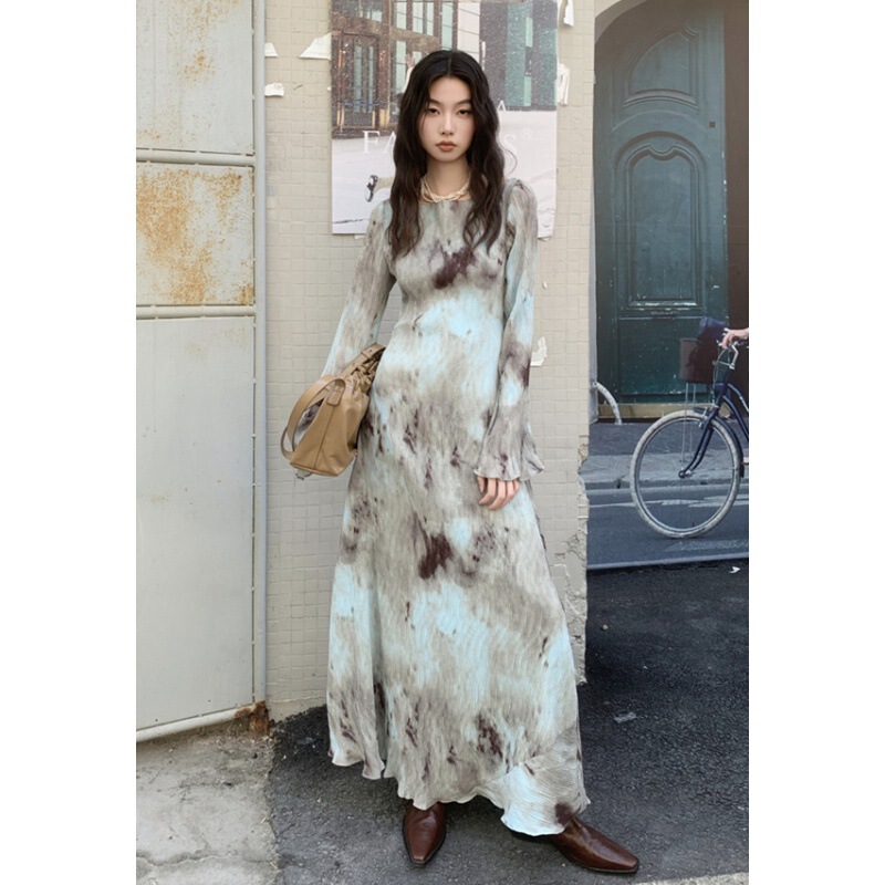 Real shot in stock French printed dress pleated backless large hem dress Real shot in stock French printed dress pleated backless large hem dress
