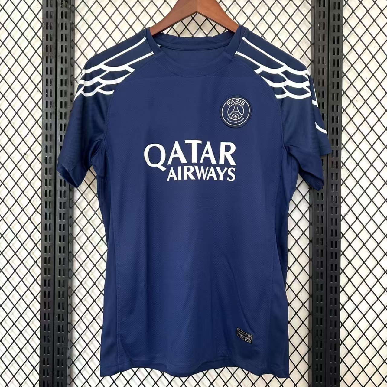 2425 파리 세 승객