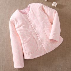 綿の中の大胆な肌着の小さい綿入れの上着の女性は綿入れの服の女性を修理して綿を挟んで保温します。