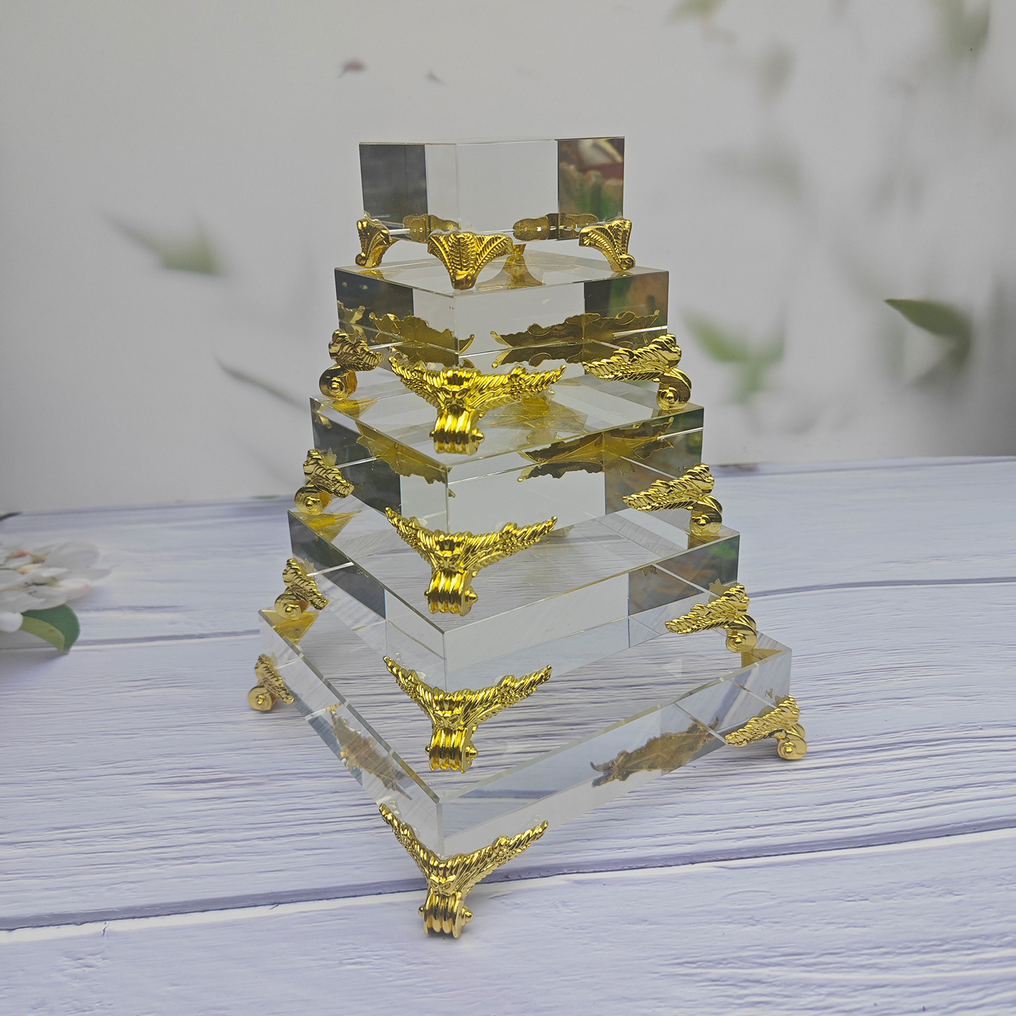 Metal Feet Crystal Base for Displaying High-End Fashion Gifts and Crafts, High-Quality Crystal Production Gift Giving Package