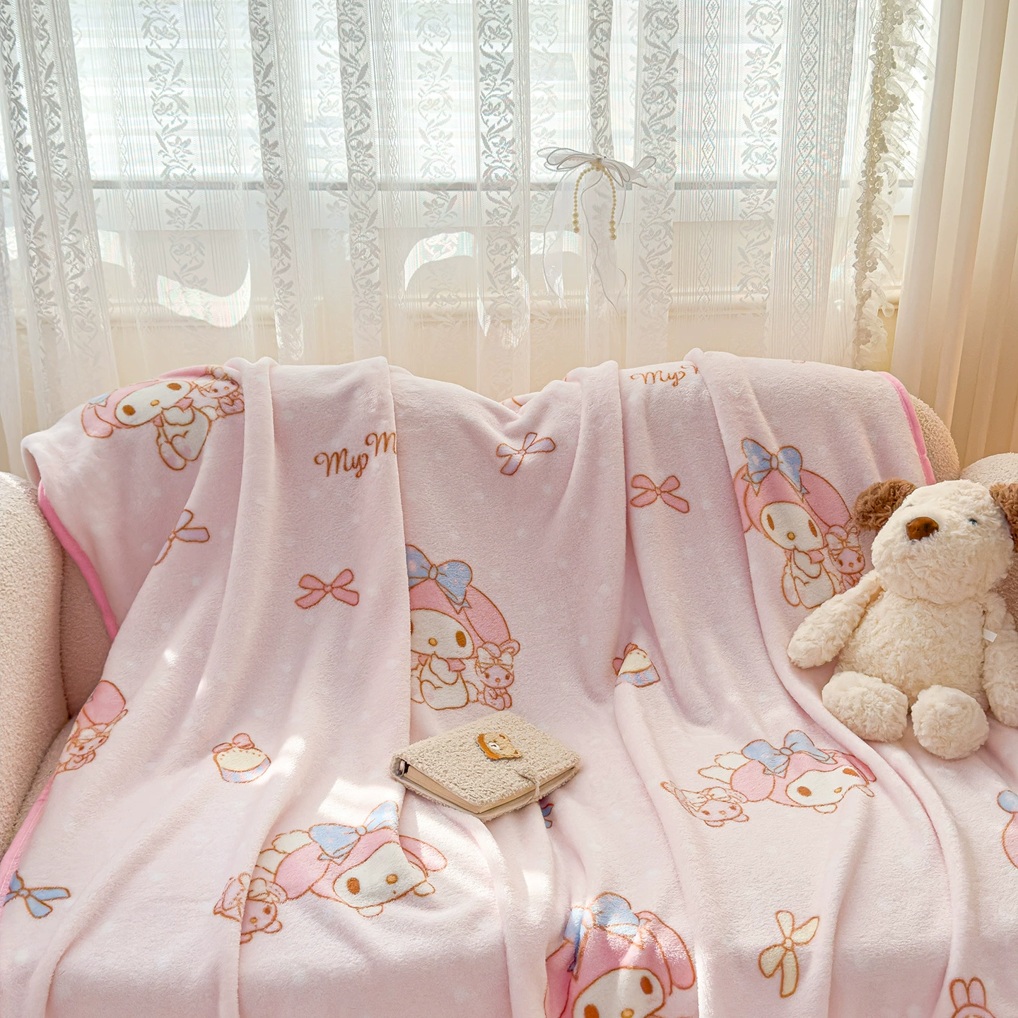 Плед (Sanrio) однослойный молочный велюр — гипоаллергенный с мультяшным принтом, на все сезоны, разные размеры