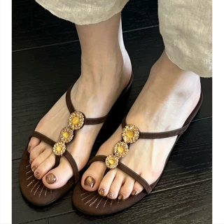 法式复古绝美水钻一字带拖鞋女2026夏新款外穿刺绣夹趾小猫跟凉鞋