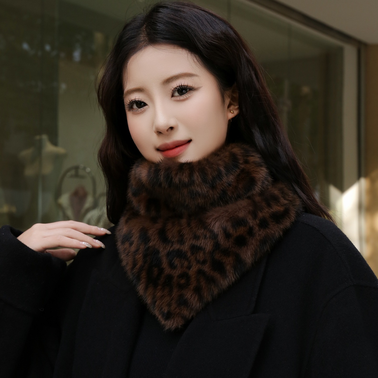 Elegant Autumn/Winter New Faux Mink Fur Triangle Scarf for Women, Warm and Versatile Magnetic Buckle Neck Warmer with Fur Collar
