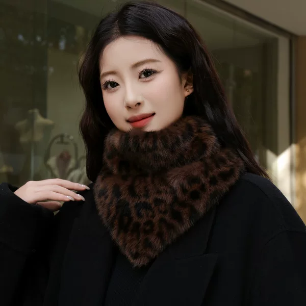 Elegant Autumn/Winter New Faux Mink Fur Triangle Scarf for Women, Warm and Versatile Magnetic Buckle Neck Warmer with Fur Collar