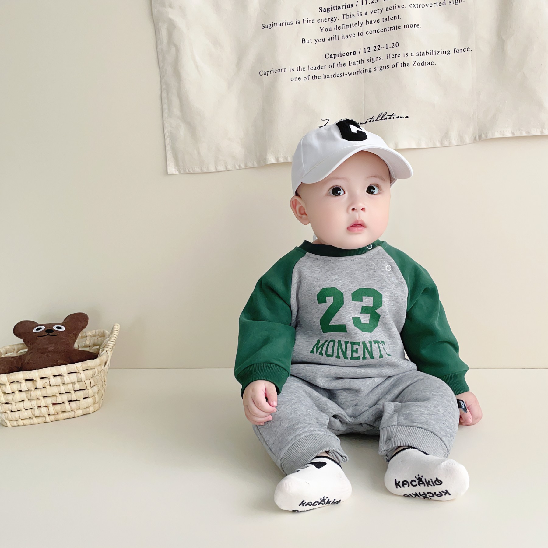 Ropa de una pieza para bebés 2024 otoño nuevo estilo ropa de salida para niños recién nacidos hombres y mujeres ropa de escalada deportiva a juego de color retro para bebés