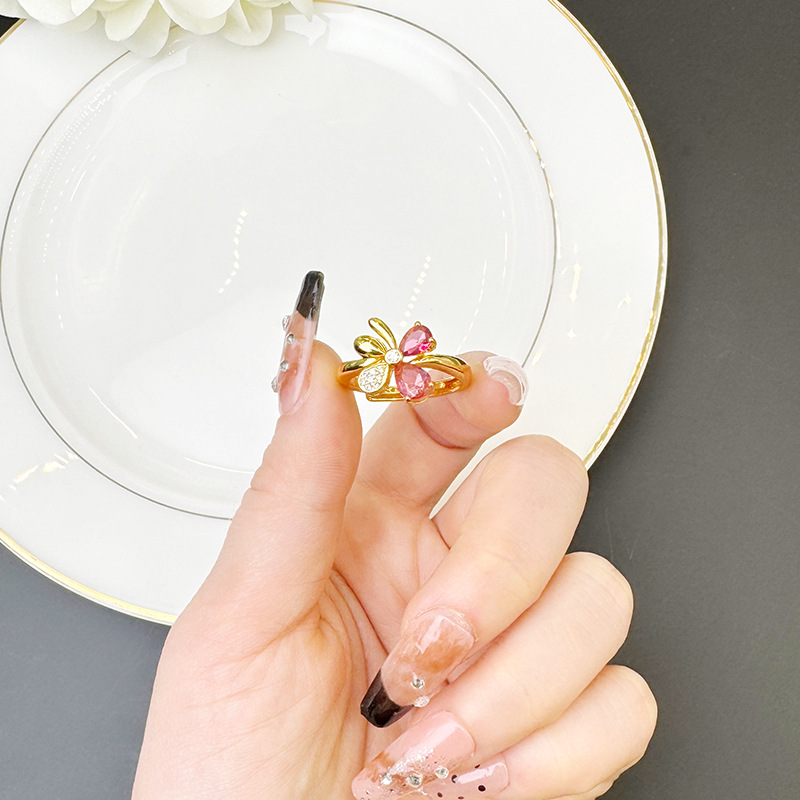 Nuevo anillo de oro de arena vietnamita retrógrado micro-corrosión de piedra viva boca anillo de tetrahedra mujer nicho de diseño joyas