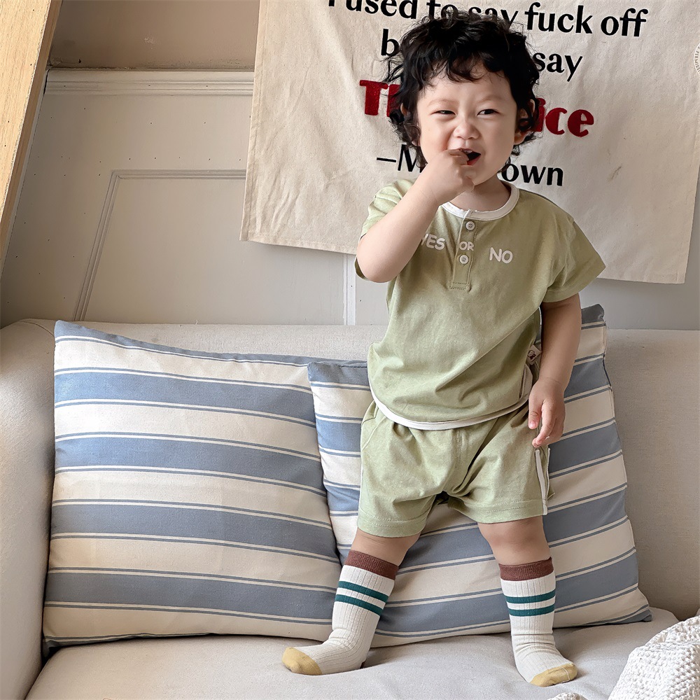 Verano 1-3 años tesoro masculino versión coreana estilo ins nuevo bebé ropa para niños letras pantalones cortos casuales de manga corta traje de dos piezas