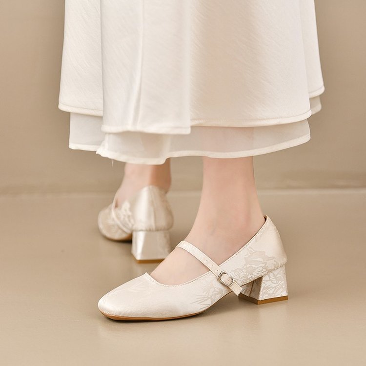 Nuevos zapatos chinos suaves de estilo mary-zhen para mujeres delgadas versátiles 2026 nuevos tacones gruesos de cabeza cuadrada falda francesa cheongsam zapatos individuales