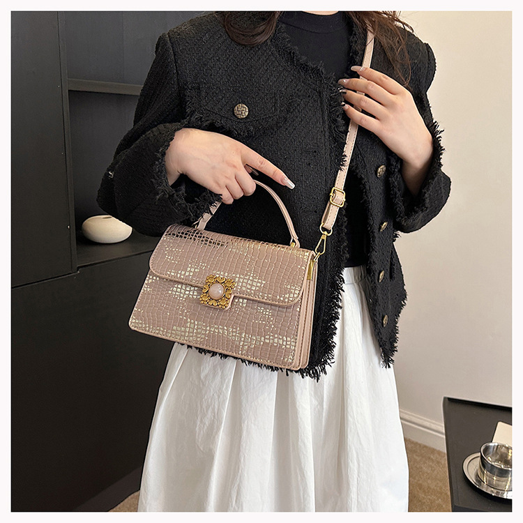 Sınır ötesi doku çanta 2023 erken sonbahar yeni kadın çantası kişiselleştirilmiş kertenkele desen omuz çantası rugan parlak çapraz çanta_voghion.com