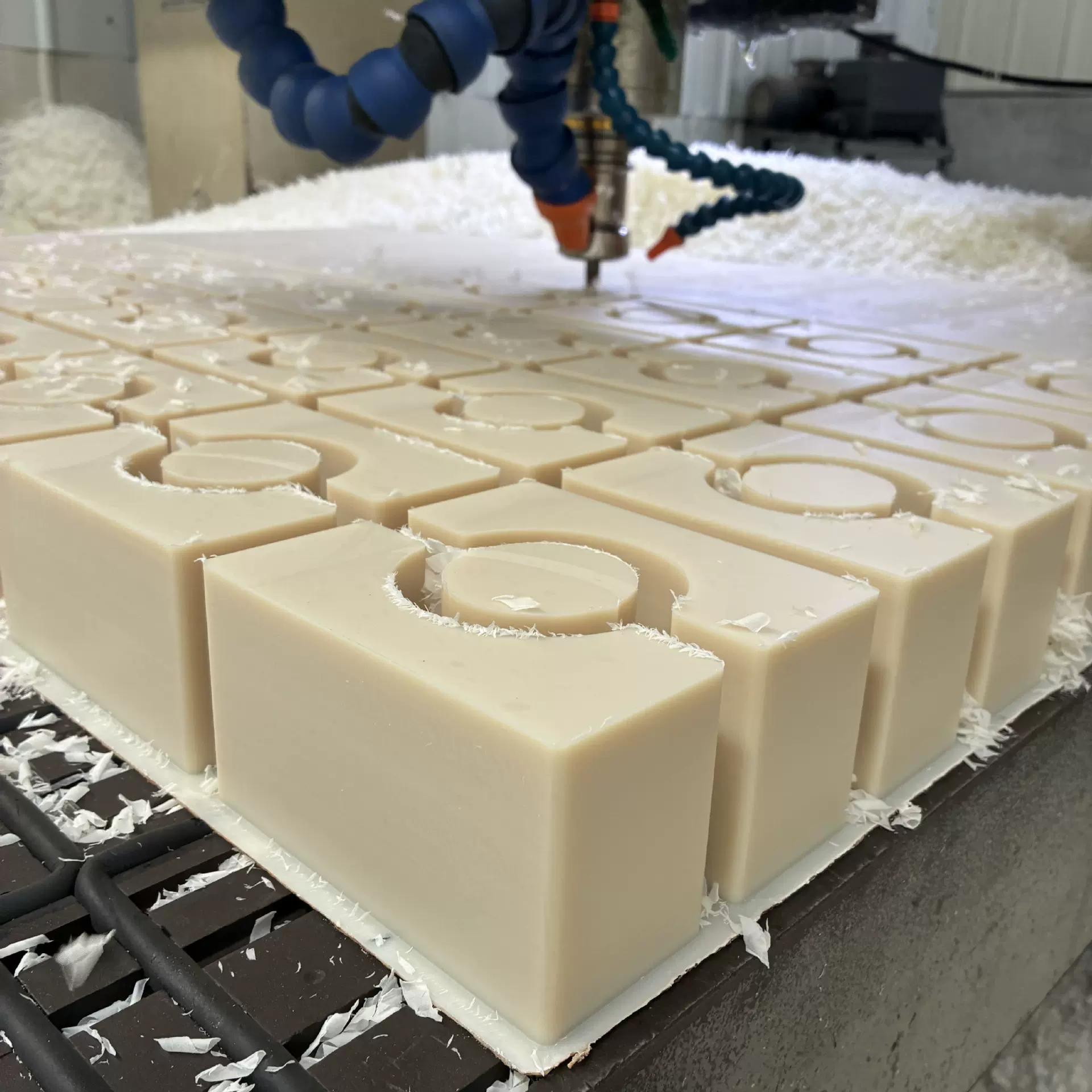 定制米白色尼龙件挤出尼龙板改性尼龙棒二硫化钼尼龙耐腐蚀耐磨损