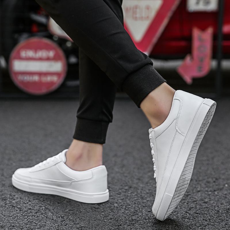 Zapatos de hombre 2024 nuevos zapatos blancos de primavera de estilo coreano zapatos de deporte de todo fósforo de moda para jóvenes zapatos de moda para hombres