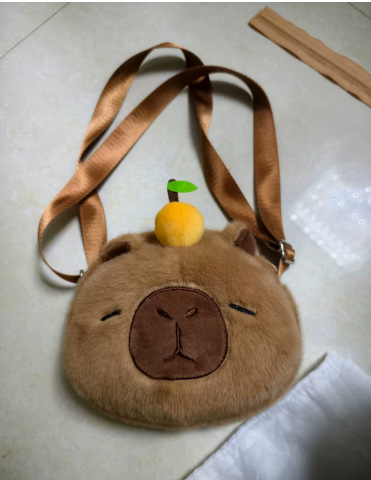 2024 nueva mochila de carpincho de felpa Kapibala linda bolsa de piel de todo fósforo mochila de estudiante de dibujos animados femenina