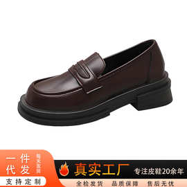 爆款热风乐鞋女2025年春季新软底鞋复古英伦风黑色百搭轻便女皮鞋