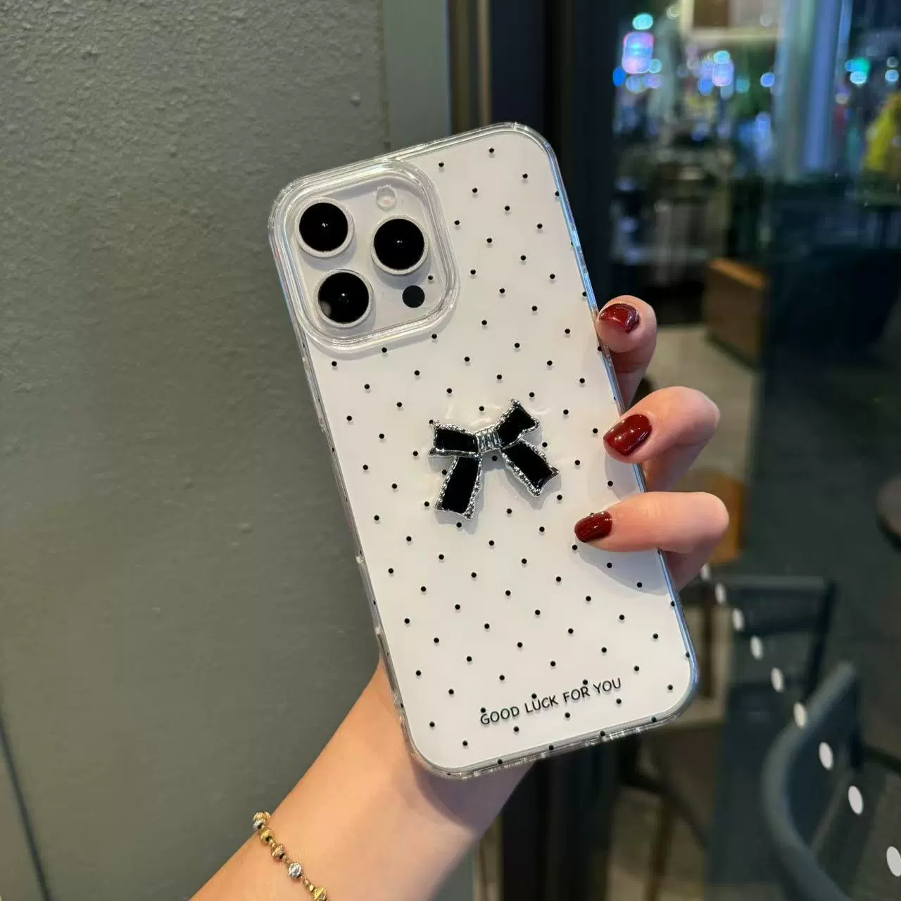 Чехол для телефона (Apple iPhone 17 серия) IMD белый в горошек с 3D бантом — для 11–17 Pro Max