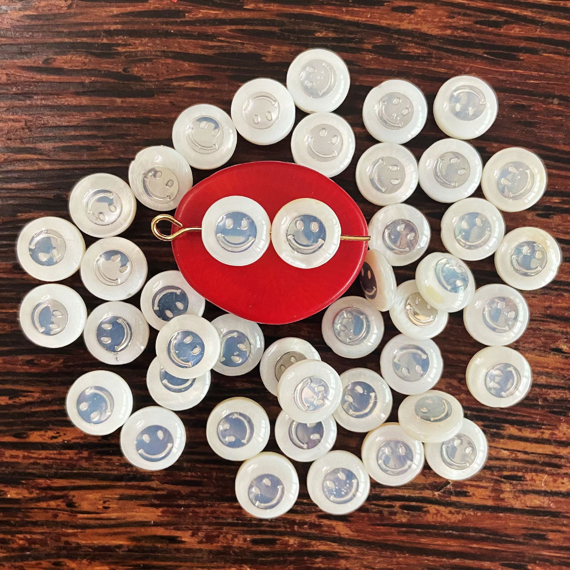 Freshwater pearl 8mm double-sided gold foil printed silver smiling face bracelet necklace DIY semi-finished shell bead accessories