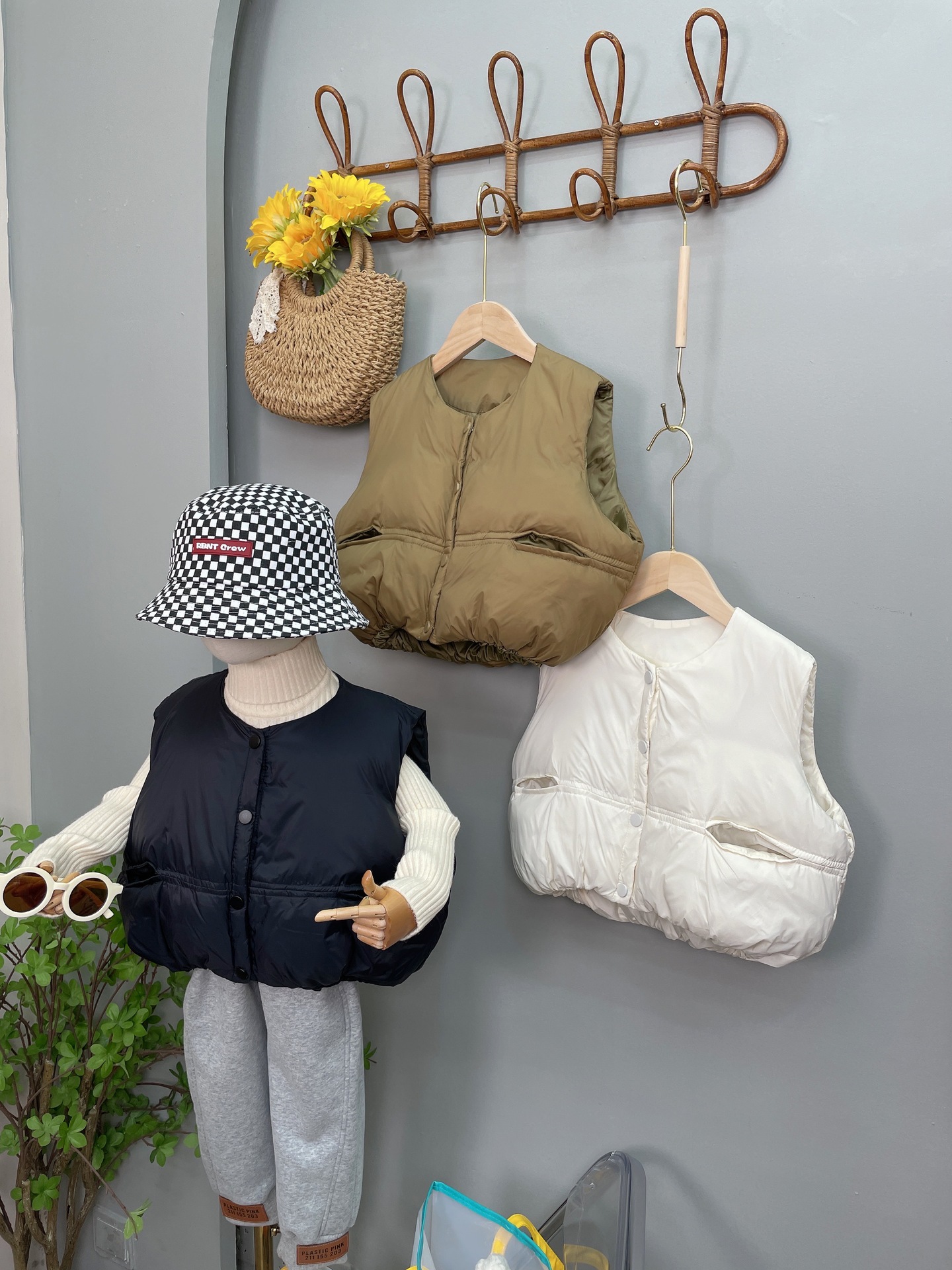 Korean version of down thickened small medium-sized children's external wear, warm shoulder stylish vest boys and girls,_voghion.com