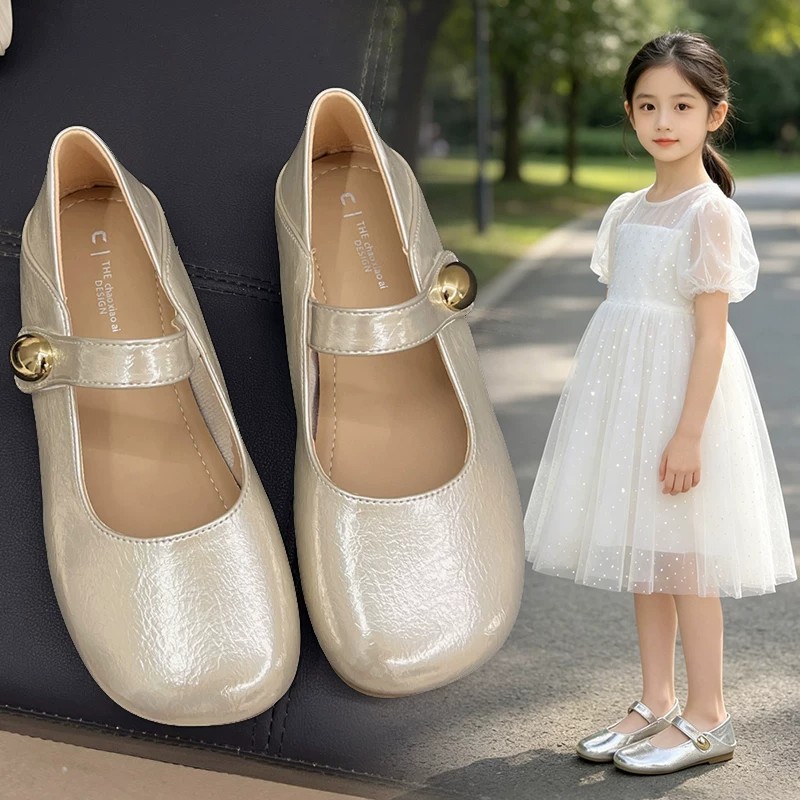 Niñas de moda versátil Mary Zhen zapatos de cuero 2026 verano nuevos zapatos de princesa huecos de superficie simple zapatos de suela suave para niños grandes