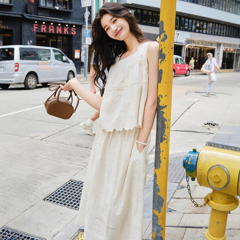 Youth Vitality Women's suit Two-Piece Embroidered Cotton Vacation Square Collar Sling Top C0116 A- Line Skirt