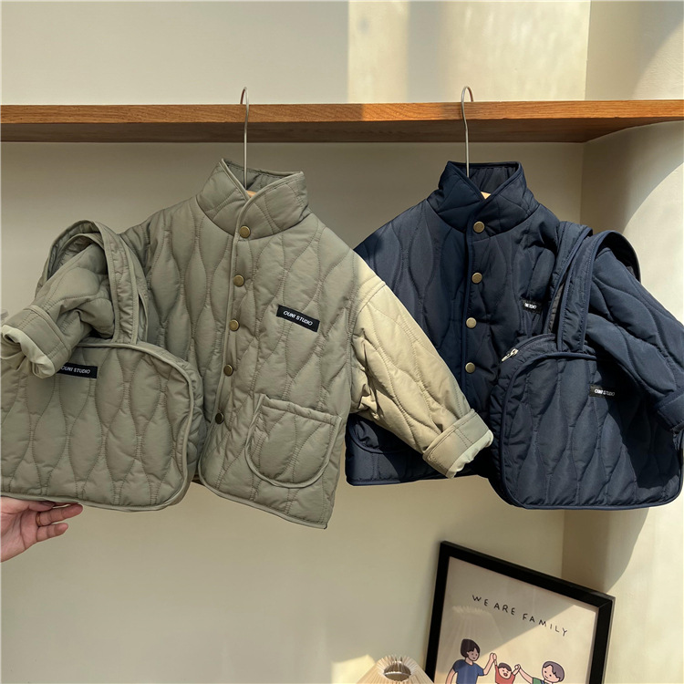 2024 Winterkleidung für Kinder mit Taschen Kleidung Koreanische Jungen Mädchen Kennzeichnung Stepp leichte und dünne Strickjacken Baumwolle_voghion.com