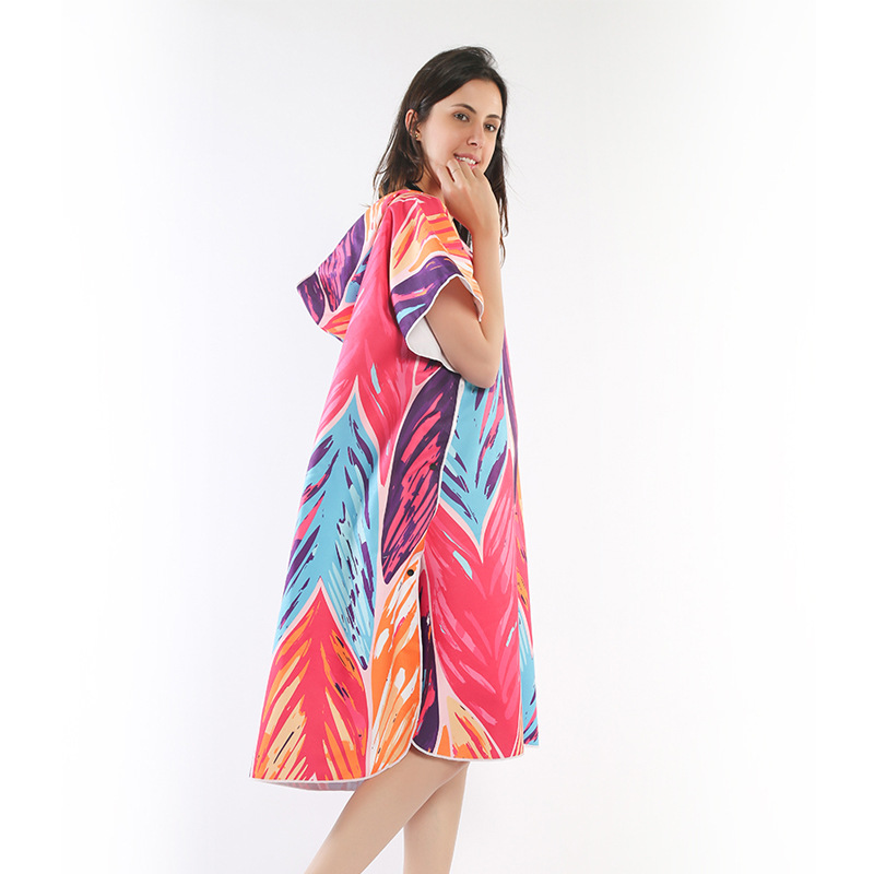 Toalla de baño para adultos de microfibra directa de fábrica Toalla de playa capa de impresión geométrica Toalla de baño con capucha al por mayor