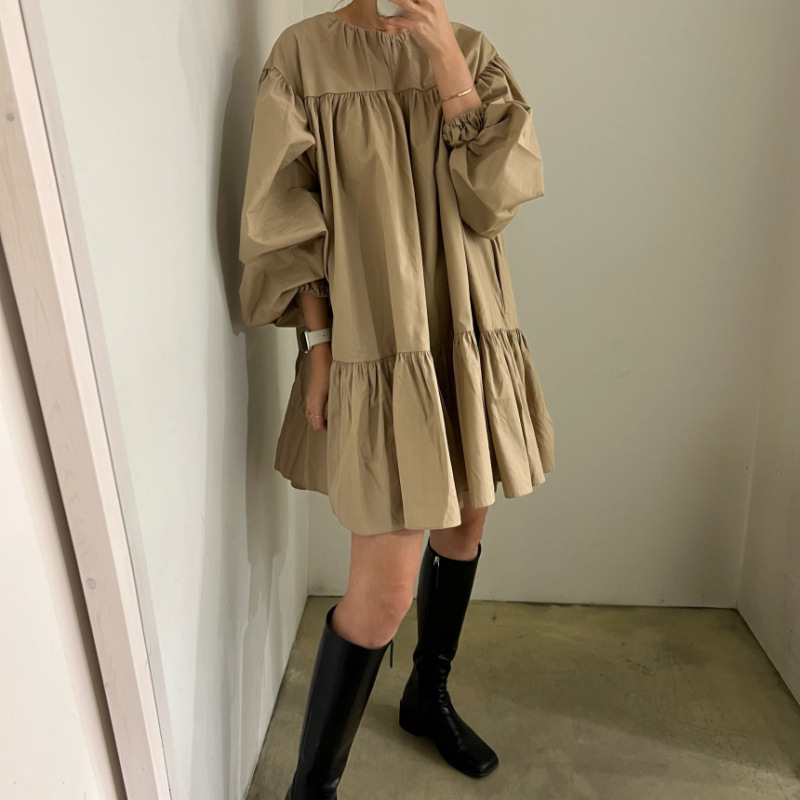 Retro design solid long-sleeve with a round collar