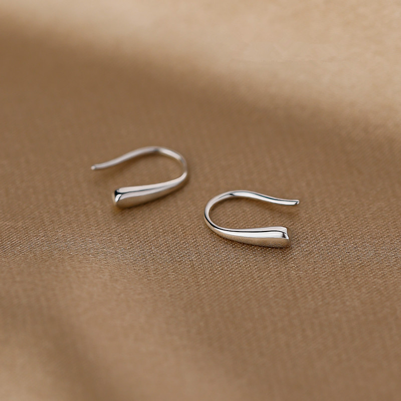 Gota de agua gancho para la oreja para mujer, lujo ligero, diseño de nicho, sentido de la oreja, nuevo par de aretes de alta gama, joyería de oreja de viento frío
