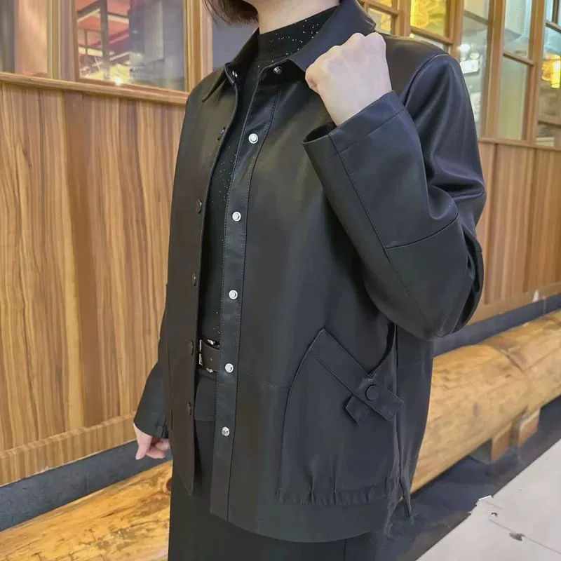 Осенний жакет для отдыха, скрывающая подошва? concealer - здесь meaning concealer? likely concealer coat? better: универсальный? In Russian: concealer doesn't fit. Could be