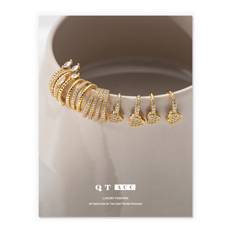 Lujo ligero, alta calidad, personalidad, pendientes irregulares, adornos de circón, diseño de apertura, clip de hueso de oreja de temperamento, nuevo estilo de moda