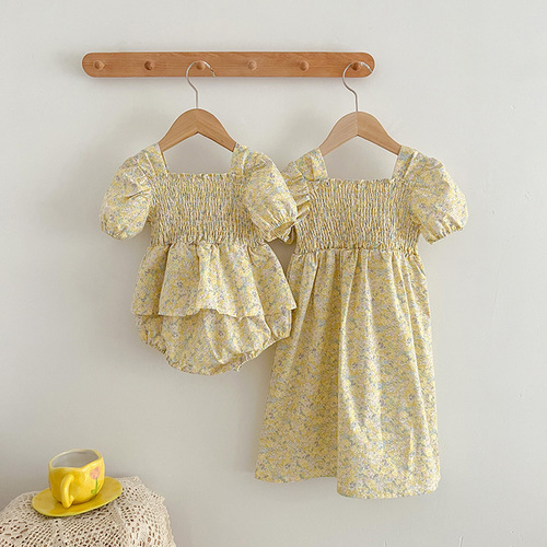 New summer Korean-style ruffled puff-sleeve baby romper for girls, featuring a princess-like floral dress—perfect for sisters' matching outfits and kids' clothing.