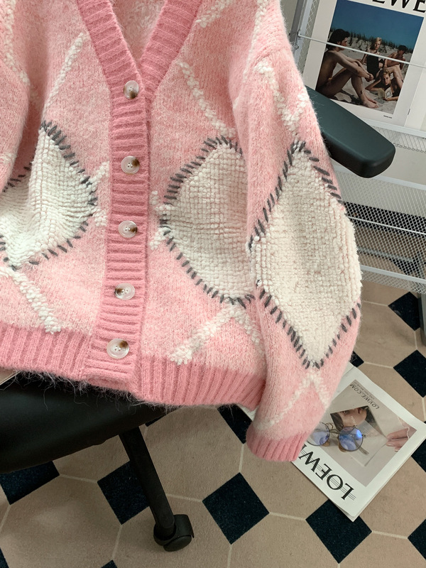 撞色菱格植绒开衫毛衣女2025秋冬新款宽松休闲慵懒风V领针织外套|undefined
