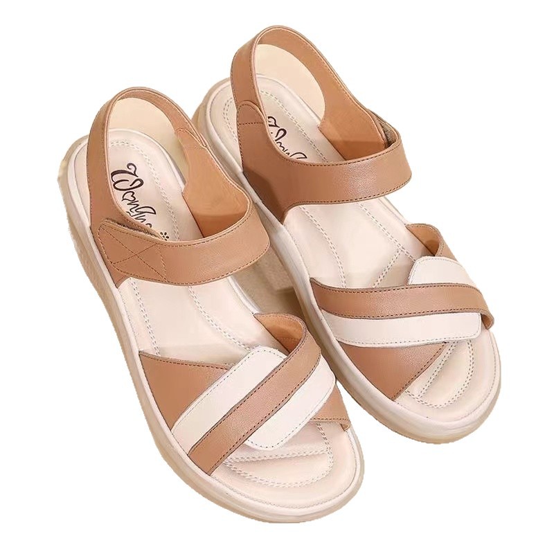 2026 sandalias de verano suaves con suela blanda zapatos de mediana edad con colores casuales velcro sandálias de playa planas