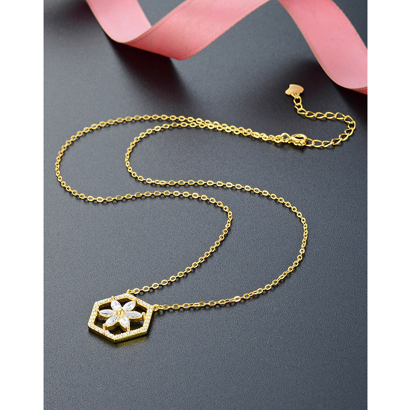 925 plata esterlina collar de diamantes hexagonal de lujo ligero nicho diseño de alta sensibilidad colgante de flores de cadena de clavícula