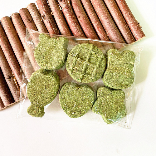 200 free shipping Alfalfa Hay Pellets for Hamsters, Rabbits, Guinea Pigs, Squirrels, Chinchillas Molar Food Rabbit Snacks