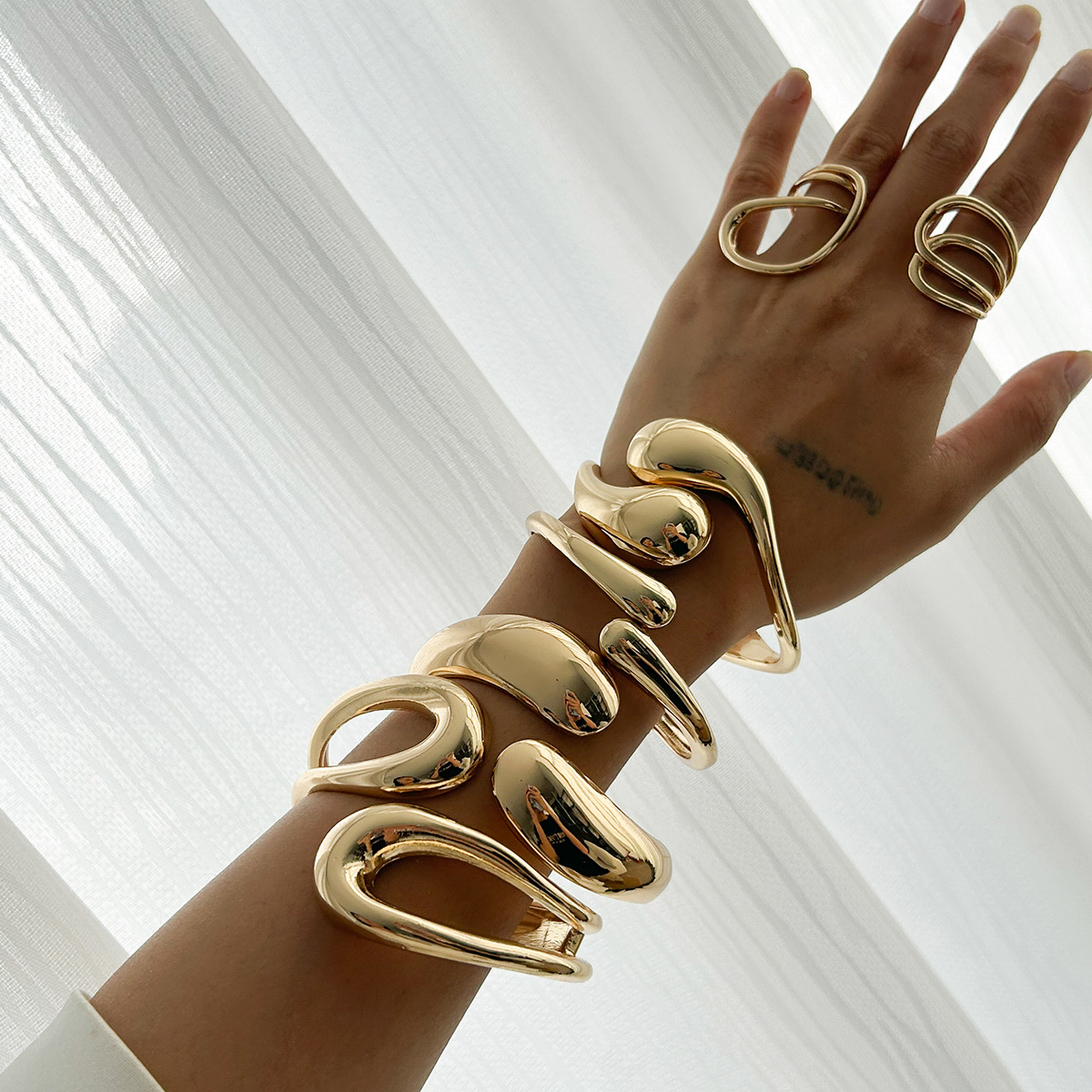 30g Weight wristband, Bangle Classification Alloy Chain Material Street Occasion Alloy Material Geometric Pattern Women's Gender Plating Design Hip-Hop, Exaggerated Style Hip-Hop Exaggerated Geometric Alloy Bangles Wholesale 2