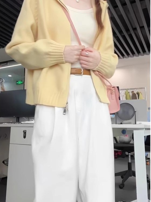 奶黄色针织衫韩系慵懒风毛衣女款2025新款秋季软糯穿搭高级感上衣|undefined