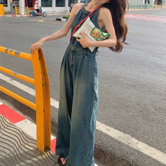 香港スタイルのレトロなホルターネックデニムジャンプスーツ女性の夏の新しいファッショナブルなスタイルのジャンプスーツカジュアルワイドレッグパンツ