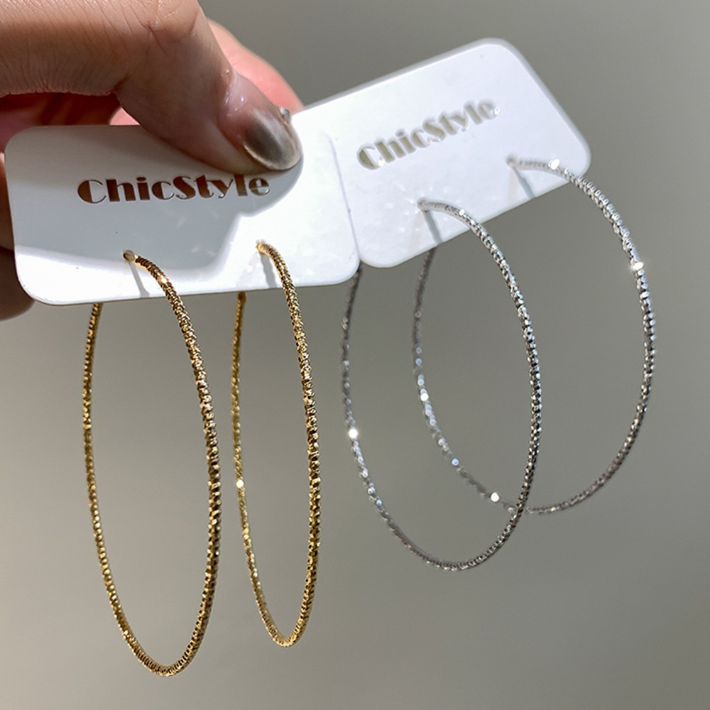European and American ins exaggerated metal large hoop earrings, fashionable trendy earrings, unique street style earrings for women