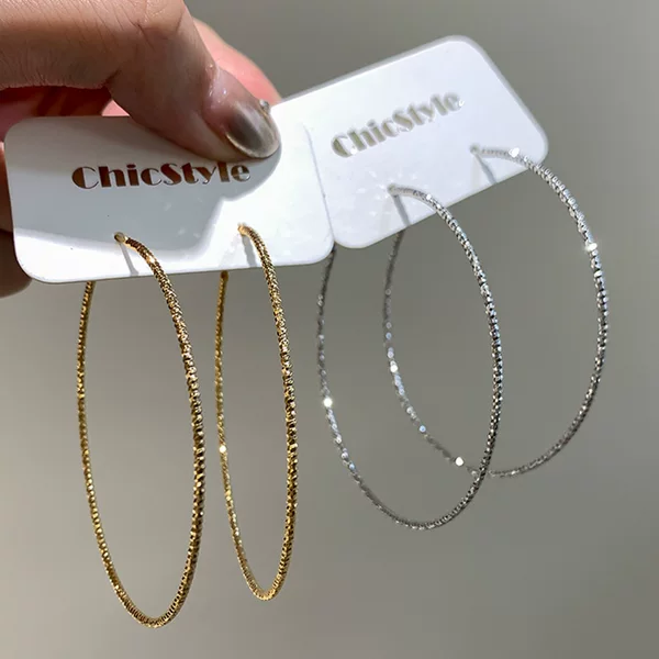 European and American ins exaggerated metal large hoop earrings, fashionable trendy earrings, unique street style earrings for women