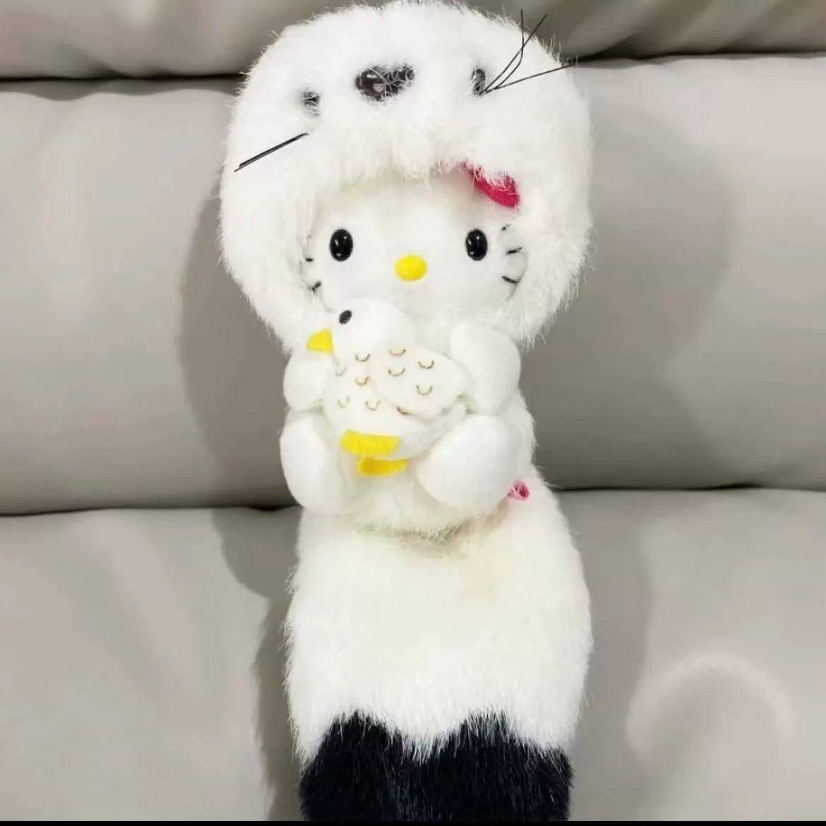 Брелок-подвеска Hello Kitty плюшевый, универсальный, маленький 2,8×2,2 см с металлическим карабином