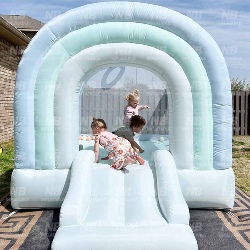 Trampolín inflable castillo inflable europeo al aire libre blanco boda trampolín fabricantes de modelo de aire al aire libre propuesta fiesta de cumpleaños