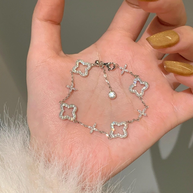 Leichtes Luxus-Armband im Vintage-Stil mit durchbrochenem vierblättrigem Kleeblatt, besetzt mit Diamanten, zweifarbig, hochglänzend, hochwertig._voghion.com