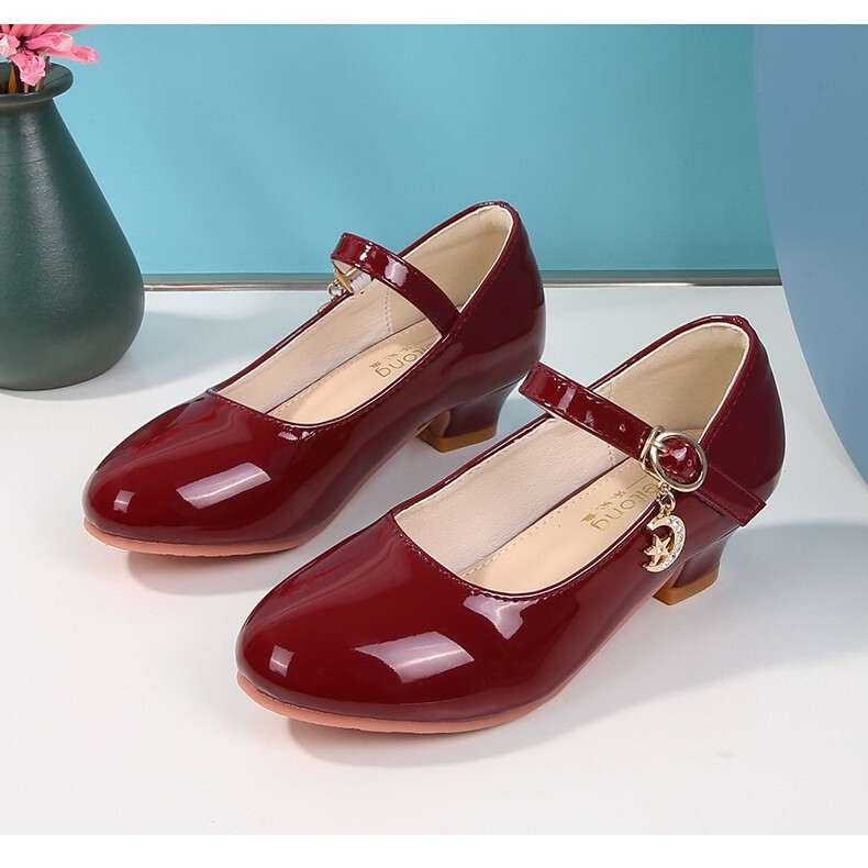 2026 Spring and Autumn New Style Girls' High-Heeled Princess Shoes Fashionable and Stylish Student Red Performance Leather Shoes Children's Single Shoes 2026 Spring and Autumn New Style Girls' High-Heeled Princess Shoes Fashionable and Stylish Student Red Performance Leather Shoes Children's Single Shoes